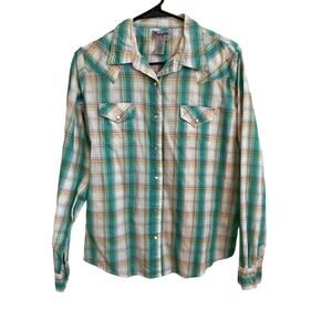 Wrangler Wrancher women's retro long sleeve plaid shirt.